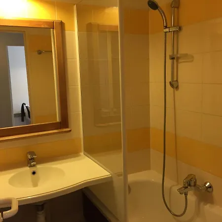 Agreable T2 Idealement Situe Au Coeur De Saintlary Daire *